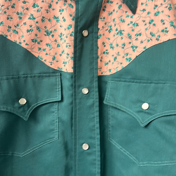 Vintage Button Up - Picture 3 of 3